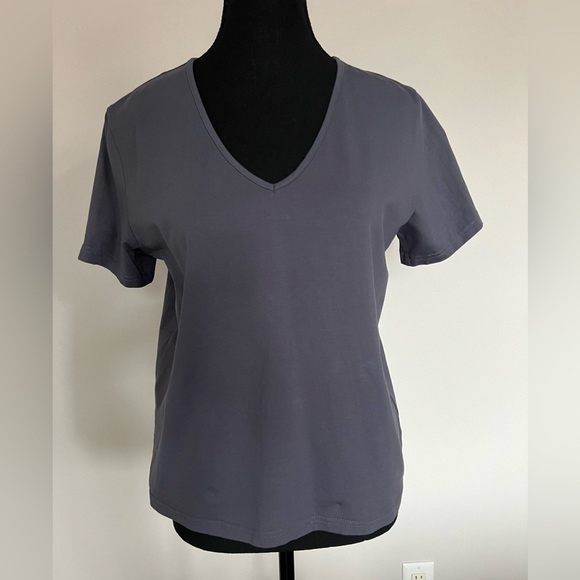 Nett the Label Tops - Nett/The Label Brand Women’s V-neck Short Sleeve T-shirt